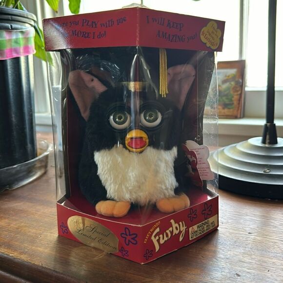 SPECIAL 1999 LIMITED EDITION RARE MISPRINT BOX GRADUATION FURBY #70-886 - Picture 1 of 6